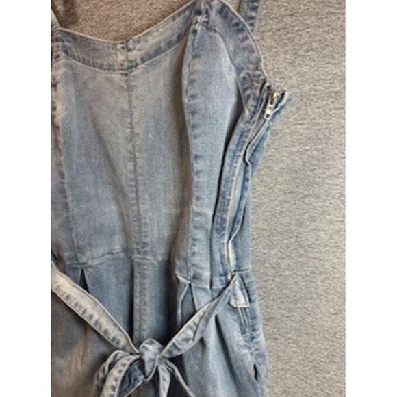 Lola Jeans Womens Jumpsuit Sz Medium Blue Light Washed Denim Stretch Sleeveless - Picture 8 of 16